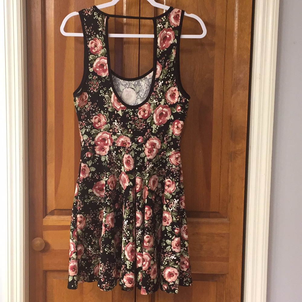 FLORAL DRESS 🌸 - Picture 6 of 7
